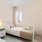 Marina 1 -